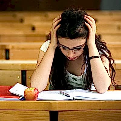 Yaratıcı Drama Aracılığıyla Sınav Kaygısı ile Baş Etme